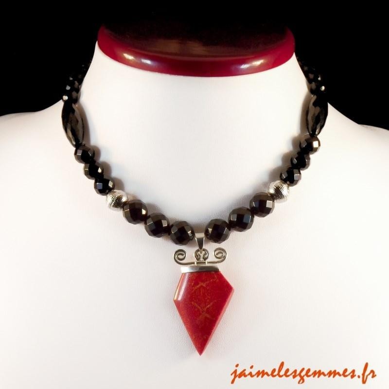 Collier en onyx et corail