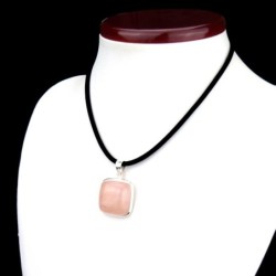 Pendentif carré simple en quartz rose