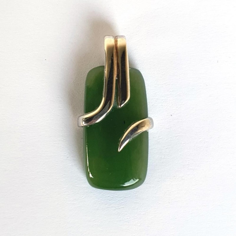 Pendentif rectangulaire en jade vert