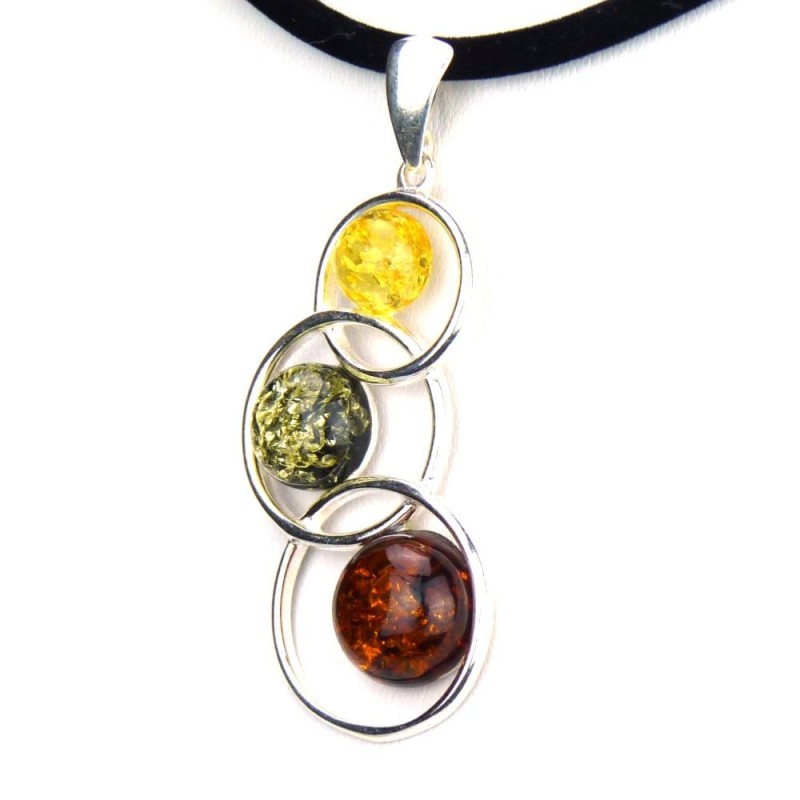 Pendentif trois anneaux et trois ambres