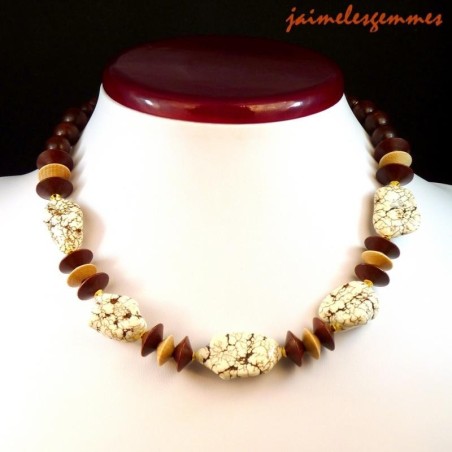 Collier howlite